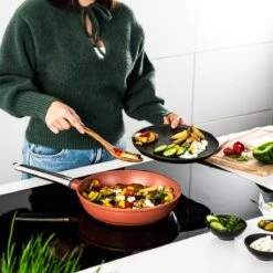 Westinghouse Pannenset Performance (Koekenpan ø 24 En 28 Cm + Steelpan ø 18 Cm) - Rood - Inductie En Alle Andere Warmtebronnen 11 Westinghouse Pannenset Performance (Koekenpan ø 24 En 28 Cm + Steelpan ø 18 Cm) - Rood - Inductie En Alle Andere Warmtebronnen -Westinghouse 1200x1200 59