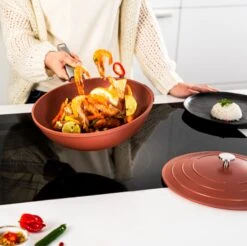 Westinghouse Wokpan Performance - Rebel Red - ø 28 Cm - Standaard Anti-aanbaklaag 28 Westinghouse Wokpan Performance - Rebel Red - ø 28 Cm - Standaard Anti-aanbaklaag -Westinghouse WCCW0095028OR 13