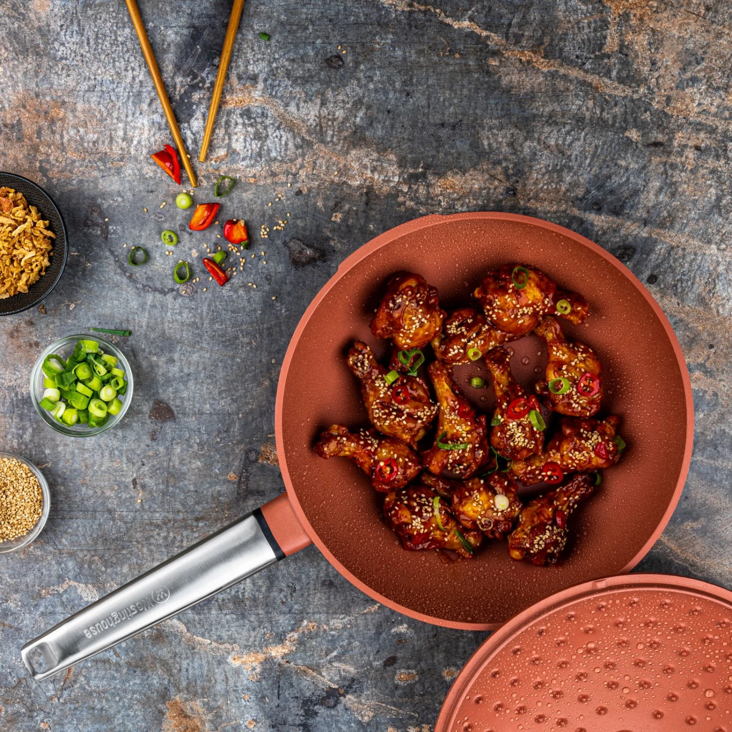 Westinghouse Wokpan Performance - Rebel Red - ø 28 Cm - Standaard Anti-aanbaklaag 16 Westinghouse Wokpan Performance - Rebel Red - ø 28 Cm - Standaard Anti-aanbaklaag - Afbeelding 14