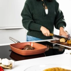 Westinghouse Grillpan Performance - Rebel Red - 28 X 28 Cm - Standaard Anti-aanbaklaag 17 Westinghouse Grillpan Performance - Rebel Red - 28 X 28 Cm - Standaard Anti-aanbaklaag -Westinghouse WCFP0095G28OR 7