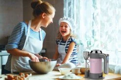 Westinghouse -Westinghouse WKHM250PK Hand Mixer Lifestyle